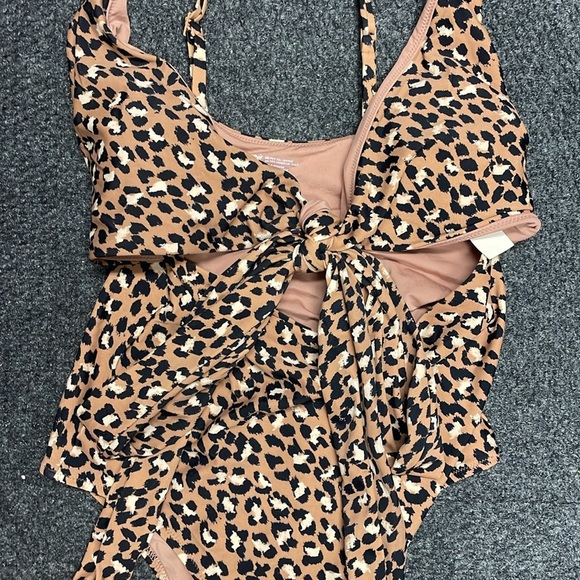 aerie Medium Tall Leopard One Piece Swimsuit NWT Peek a boo Strappy Long - Picture 2 of 5
